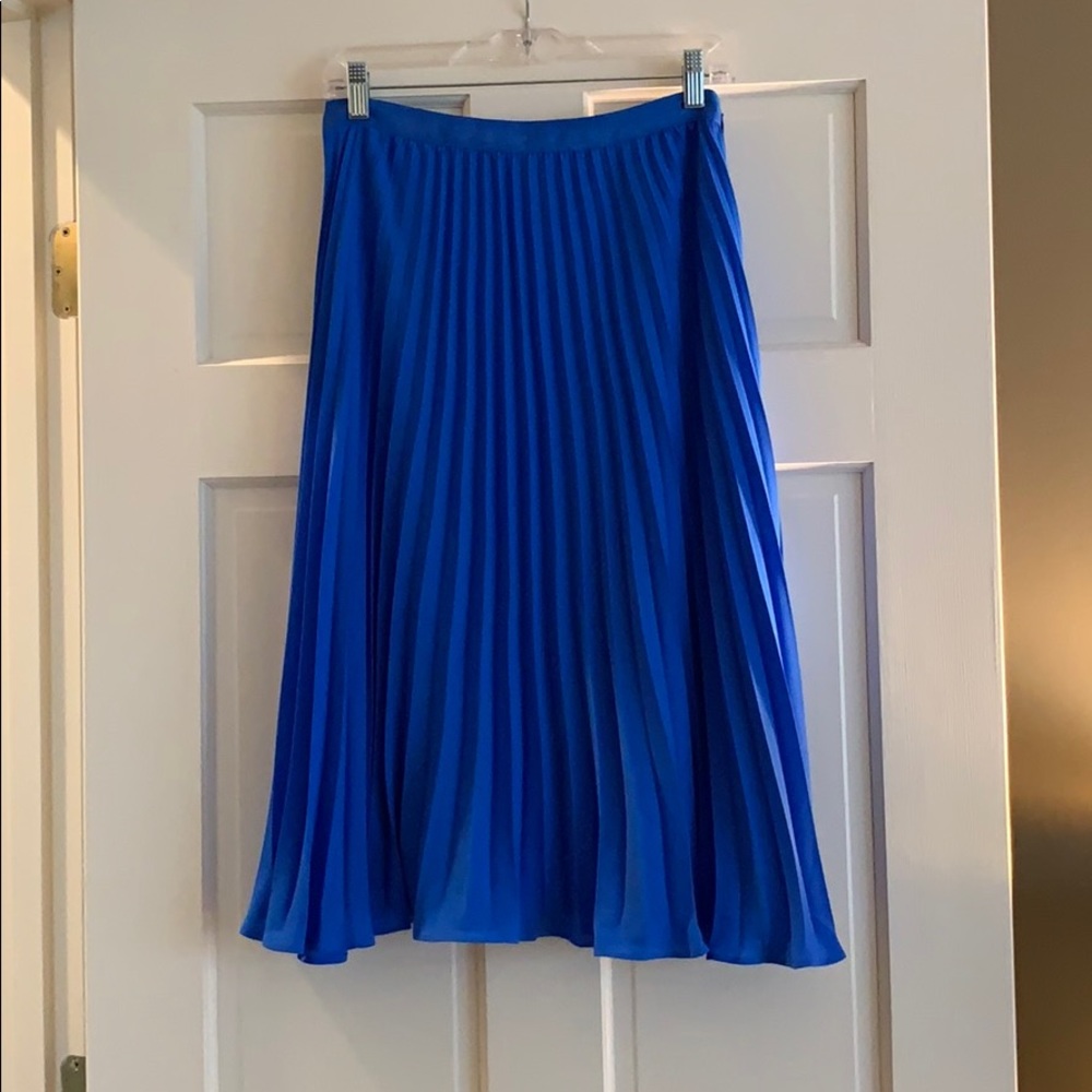 Blue pleated banana republic skirt